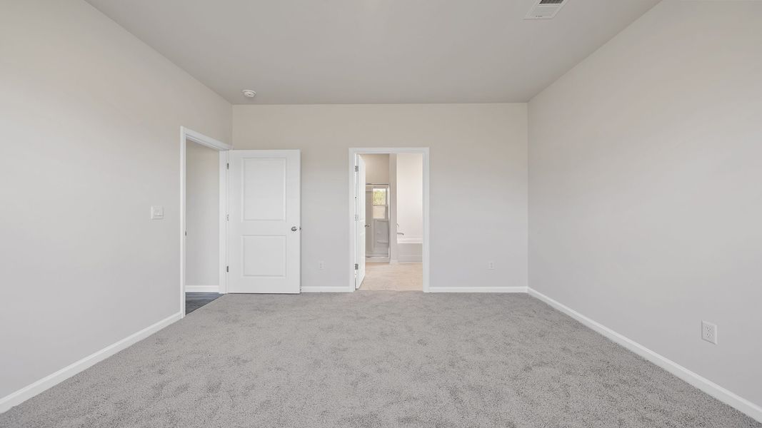 Spacious, unfurnished interior of a new home in Durbin Meadows Traditions, Fountain Inn (Image 29).