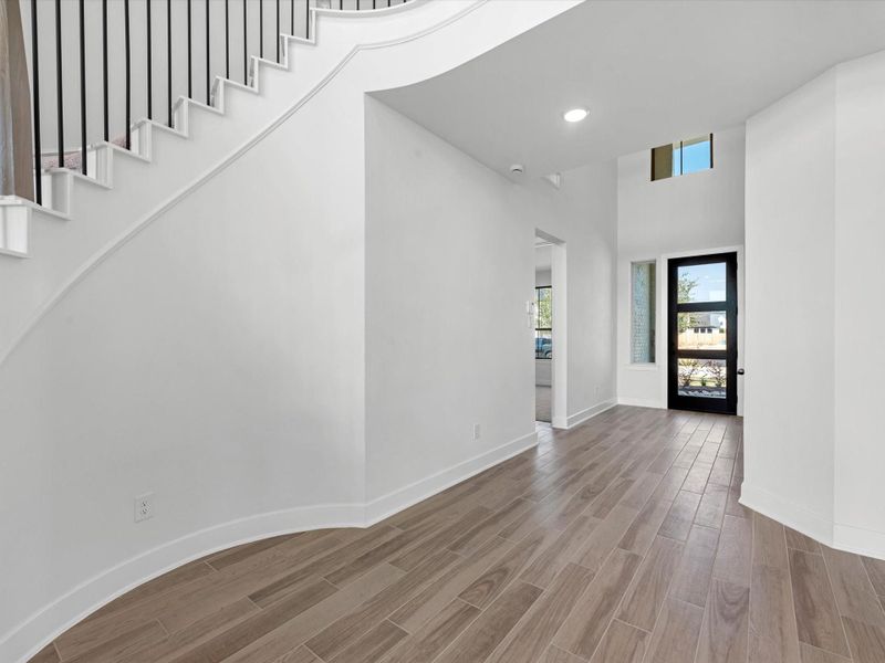 Spacious, unfurnished interior of a new home in Grange - 55', Katy (Image 22).