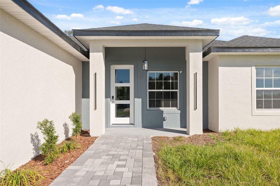 Exterior details and patio area of a home in , Ocala (Image 19).