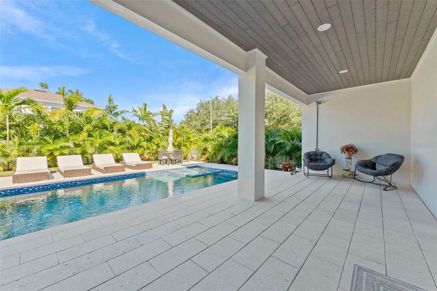 Exterior details and patio area of a home in , Tampa (Image 30).