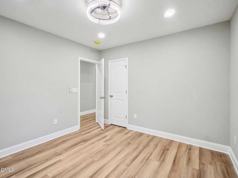 24-web-or-mls-Ridley St-S1211-024