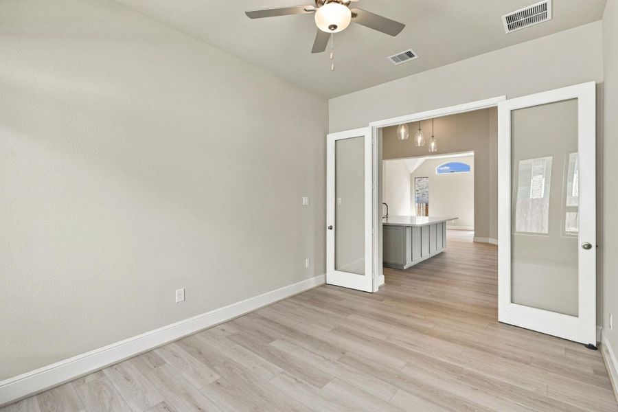 Spacious, unfurnished interior of a new home in Coastal Point, League City (Image 30).