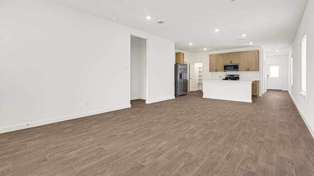 Spacious, unfurnished interior of a new home in Holly Ridge, Rosenberg (Image 20).