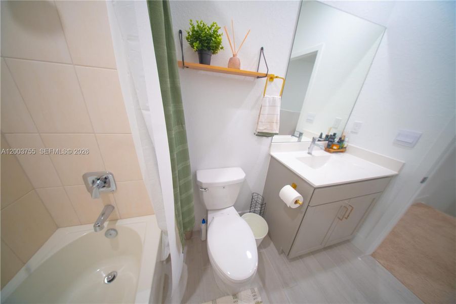 Furnished interior view inside a new home in , Pembroke Pines (Image 44).