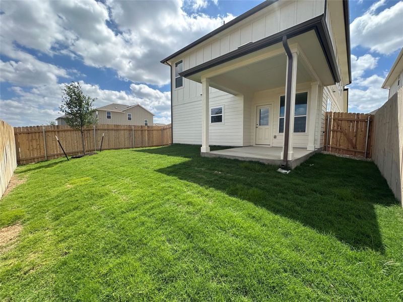 Exterior details and patio area of a home in Porter Country, Buda (Image 17).