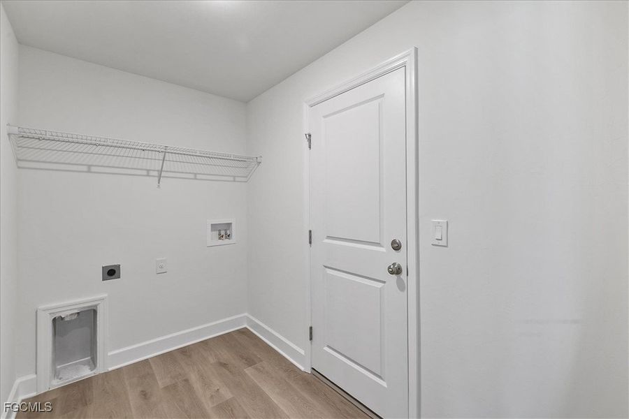 Spacious, unfurnished interior of a new home in Cape Coral, Cape Coral (Image 32).