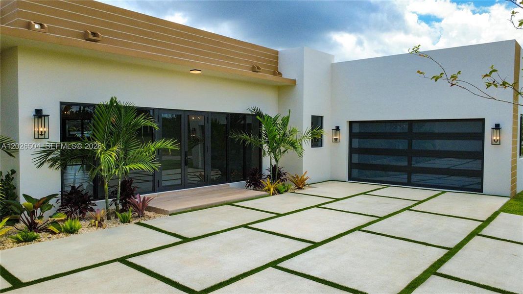 Exterior details and patio area of a home in , Homestead (Image 19).