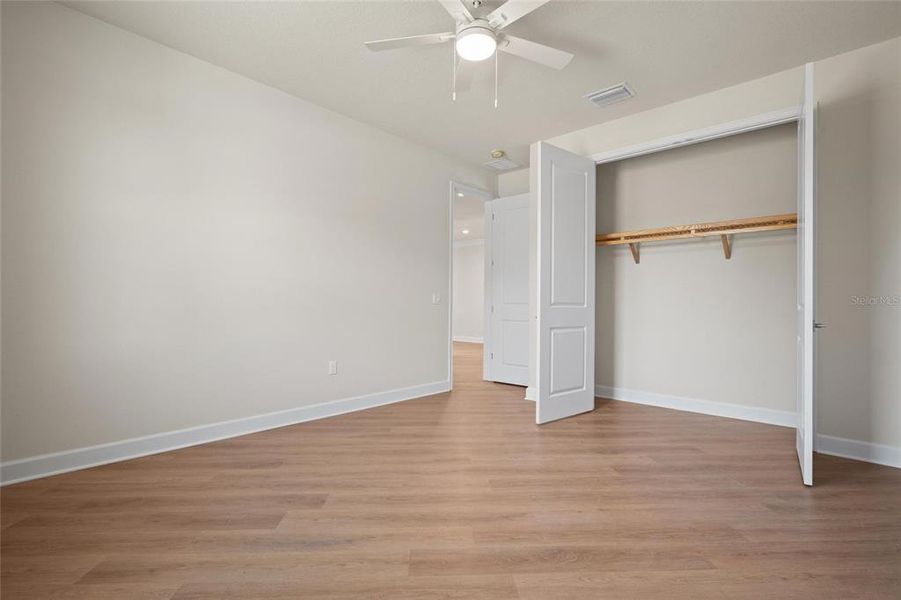 Spacious, unfurnished interior of a new home in , Tarpon Springs (Image 17).