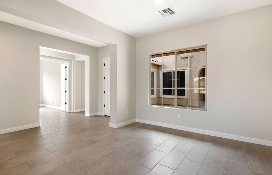 Spacious, unfurnished interior of a new home in Vistoso Canyon Estates, Oro Valley (Image 13).