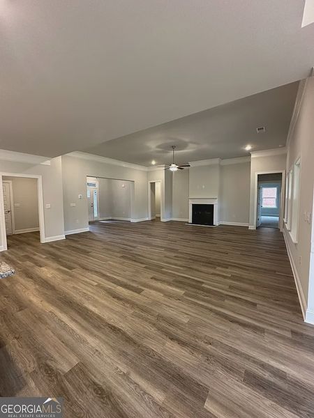Spacious, unfurnished interior of a new home in Mirror Lake at South Harbour, Villa Rica (Image 23).