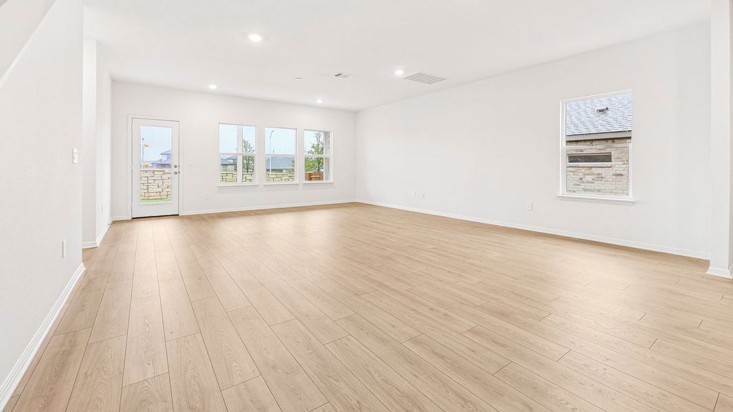 Spacious, unfurnished interior of a new home in Bar W Ranch, Leander (Image 16).
