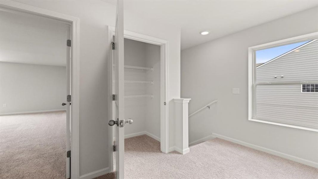 Spacious, unfurnished interior of a new home in Oaks at Cedar Grove, Fairburn (Image 26).