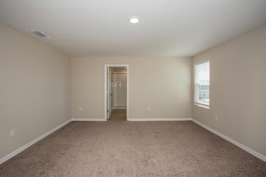 Spacious, unfurnished interior of a new home in Villa Mar, Winter Haven (Image 22).