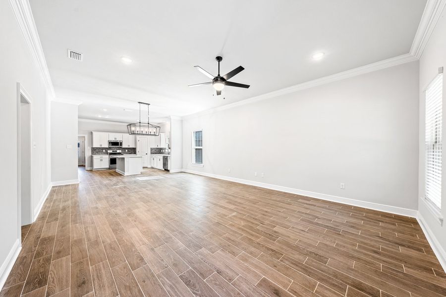 Spacious, unfurnished interior of a new home in Sentinel Ridge, Pace (Image 11).