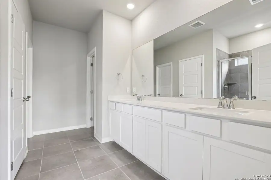 Furnished interior view inside a new home in Legendary Trails - Classic Series, Cibolo (Image 11). Furnished interior view inside a new home in Legendary Trails - Classic Series, Cibolo (Image 11).