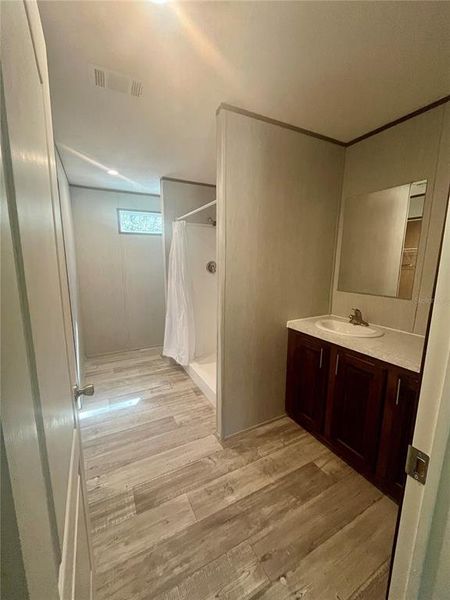 Spacious, unfurnished interior of a new home in , Florahome (Image 17).