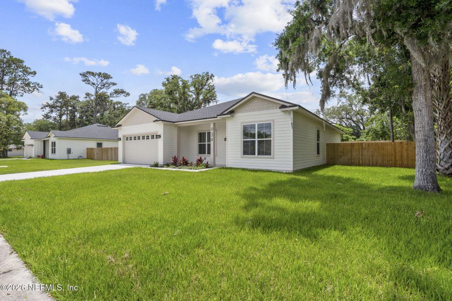 Exterior details and patio area of a home in , Orange Park (Image 32).