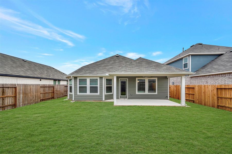 Exterior details and patio area of a home in Miller's Pond, Rosenberg (Image 23).