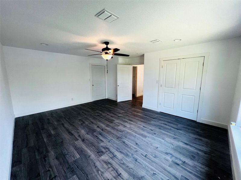 Spacious, unfurnished interior of a new home in , Hemphill (Image 24).