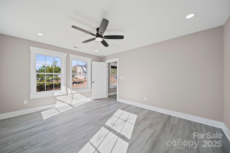 Spacious, unfurnished interior of a new home in , Peachland (Image 21).