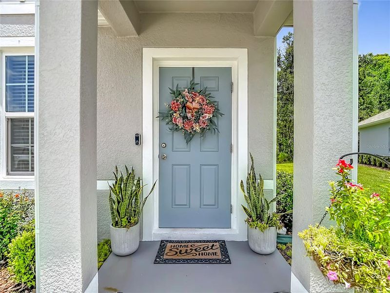 Exterior details and patio area of a home in , New Port Richey (Image 4).
