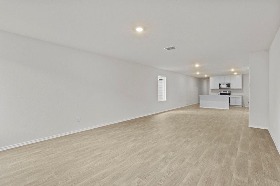Spacious, unfurnished interior of a new home in Sunset Oaks, Maxwell (Image 18).