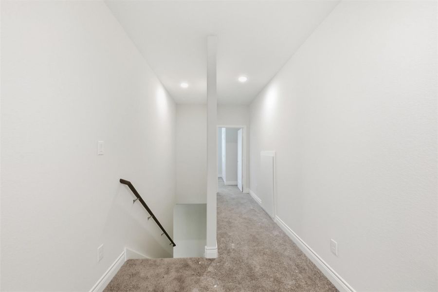 Spacious, unfurnished interior of a new home in , Hempstead (Image 35).