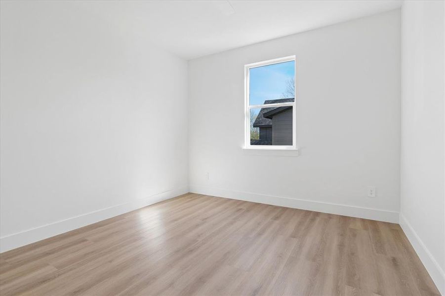 Spacious, unfurnished interior of a new home in , Glenn Heights (Image 19).