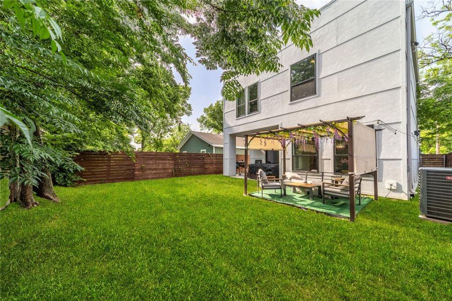 Exterior details and patio area of a home in , Dallas (Image 3).