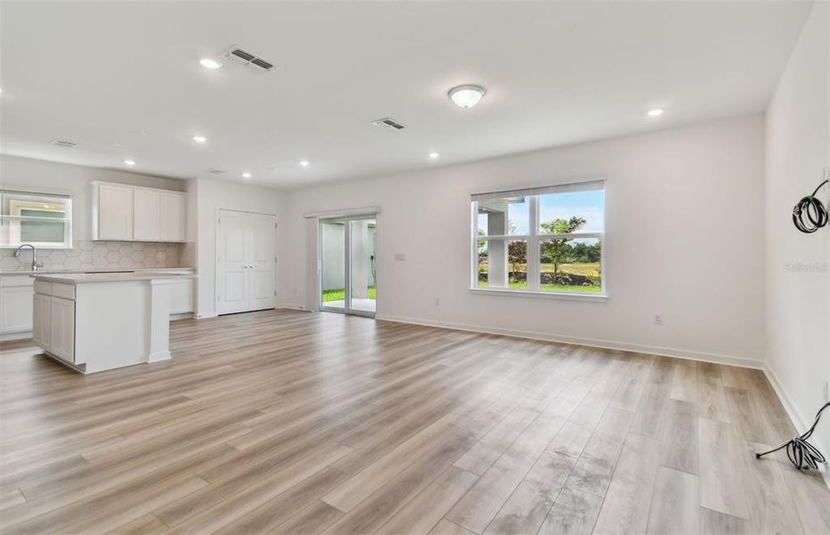 Spacious, unfurnished interior of a new home in , Parrish (Image 10).