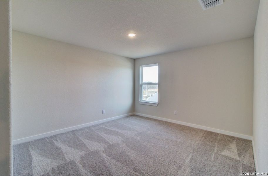 Spacious, unfurnished interior of a new home in Cloud Country, New Braunfels (Image 20).
