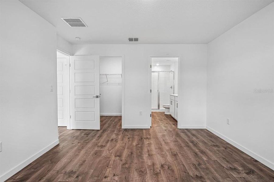 Spacious, unfurnished interior of a new home in , Umatilla (Image 18).