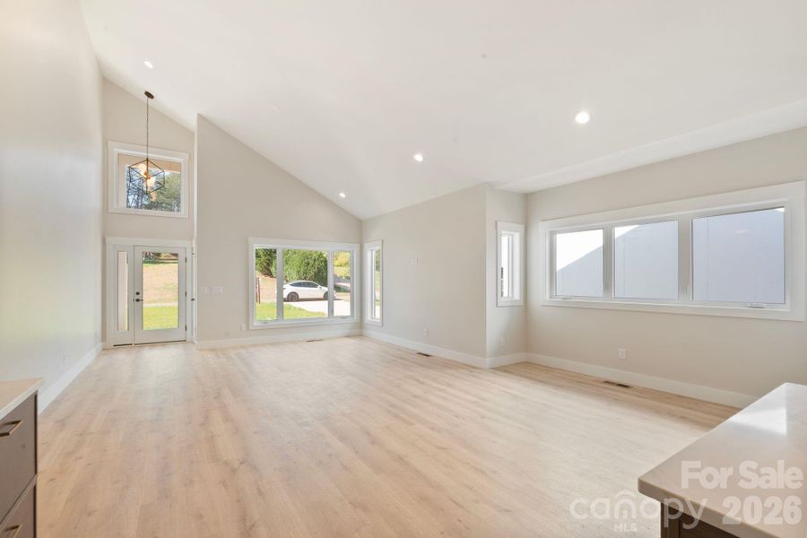 Spacious, unfurnished interior of a new home in , Hickory (Image 28).