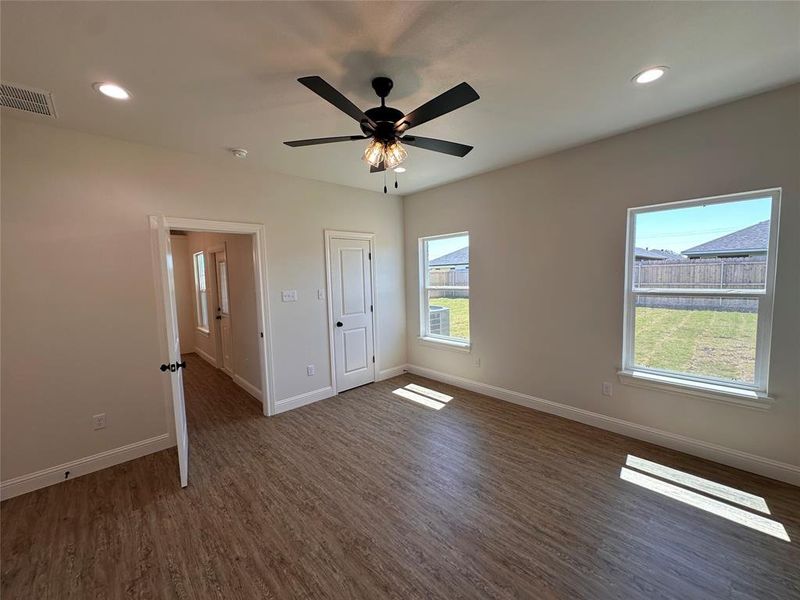 Spacious, unfurnished interior of a new home in , Abilene (Image 17).