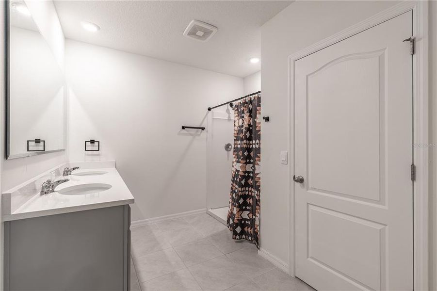 Furnished interior view inside a new home in Magnolia Pointe, Umatilla (Image 13).