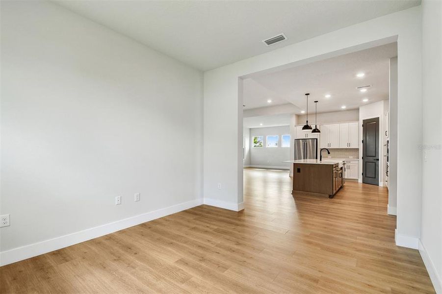 Spacious, unfurnished interior of a new home in Palmera Wellen Park - Classic Series, Venice (Image 18).