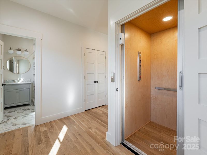 Full Bathroom with Elevator