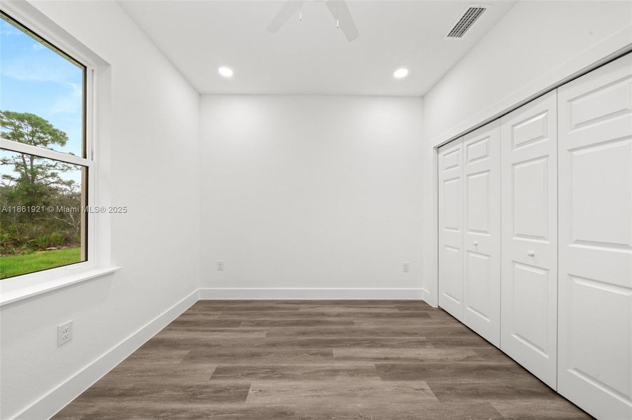 Spacious, unfurnished interior of a new home in , Sebring (Image 33).