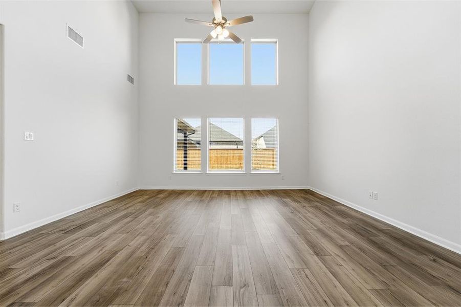 Spacious, unfurnished interior of a new home in La Terra, Celina (Image 17).