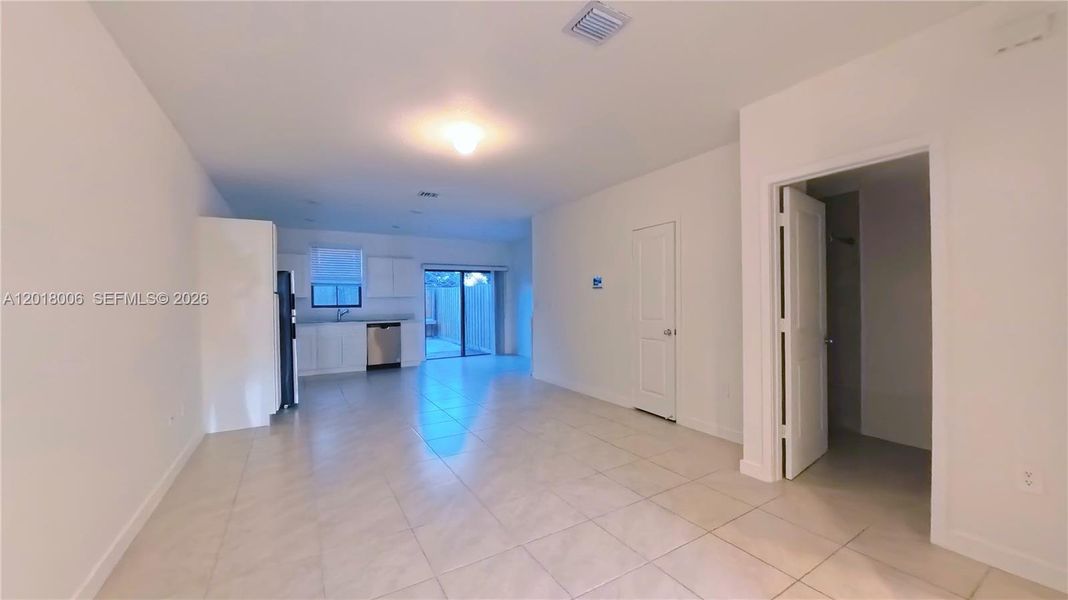 Spacious, unfurnished interior of a new home in , Florida City (Image 21).