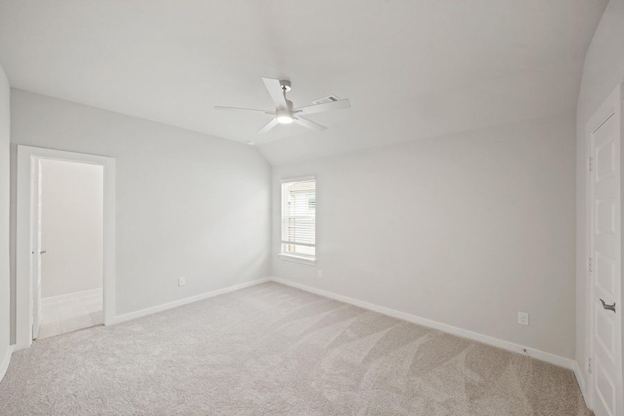 Spacious, unfurnished interior of a new home in Morton Creek Ranch, Katy (Image 19).