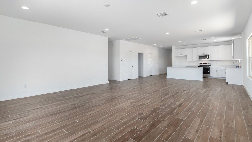 Representative unfurnished interior of a home built from the Sedona - Plan H50T7 by D.R. Horton in Sahuarita Acres, Sahuarita (Image 16).