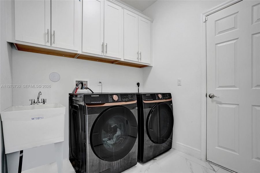 Furnished interior view inside a new home in , Loxahatchee (Image 79).