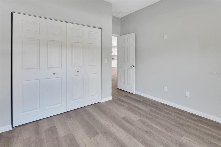 Spacious, unfurnished interior of a new home in , Deland (Image 12).