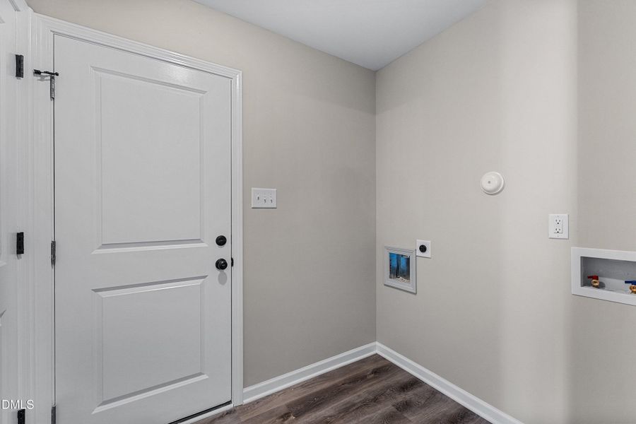 Laundry w/ Pantry Laundry w/ Pantry