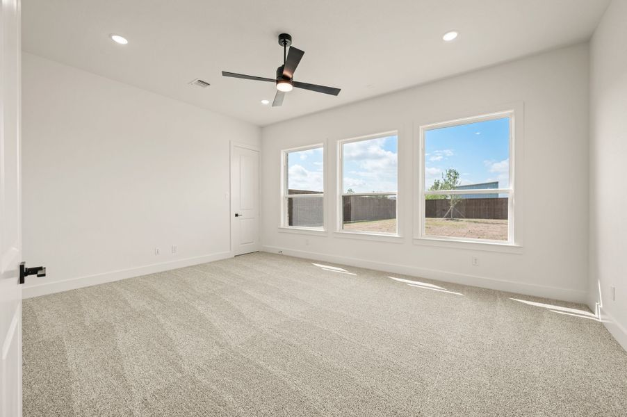 Spacious, unfurnished interior of a new home in NorthGlen, Haslet (Image 35).