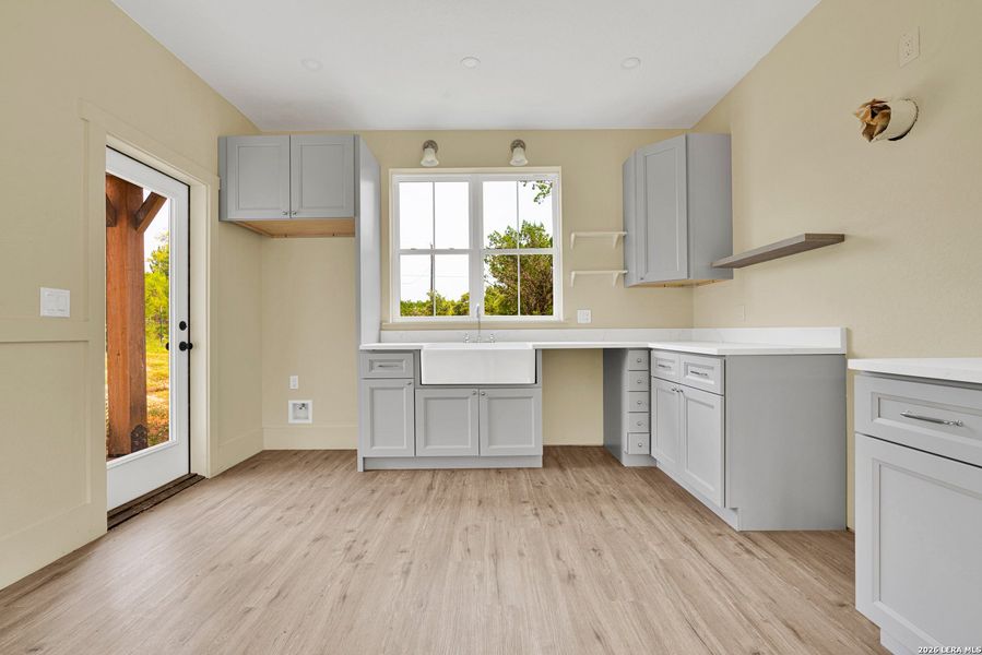 Furnished interior view inside a new home in , Bandera (Image 4).