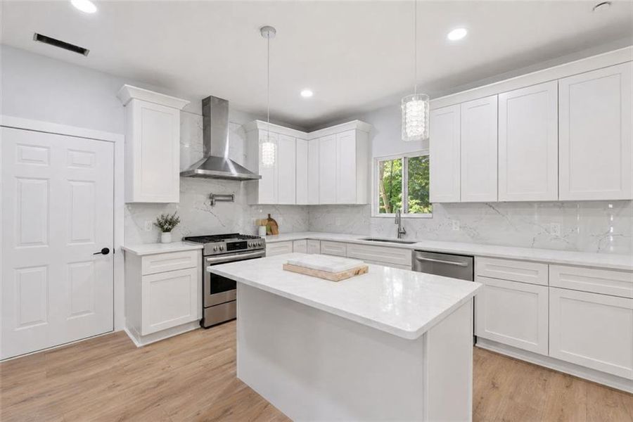 Furnished interior view inside a new home in , Ellenwood (Image 9).
