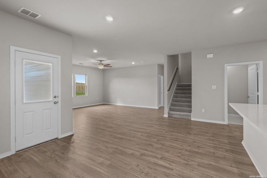 Spacious, unfurnished interior of a new home in Garden Grove, San Antonio (Image 26).