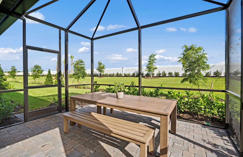 Enjoy your morning coffee in the screened in lanai Enjoy your morning coffee in the screened in lanai